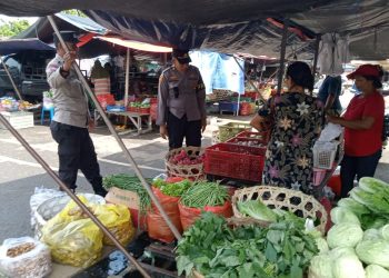 Personil Polsek Tabanan Check Sembako Jelang Hari Raya Galungan