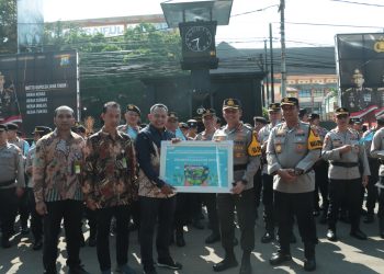 Dukung Zero Emisi, Polresta Malang Kota Terima Sertifikat Dekarbonisasi Partner dan Pohon dari Pertamina