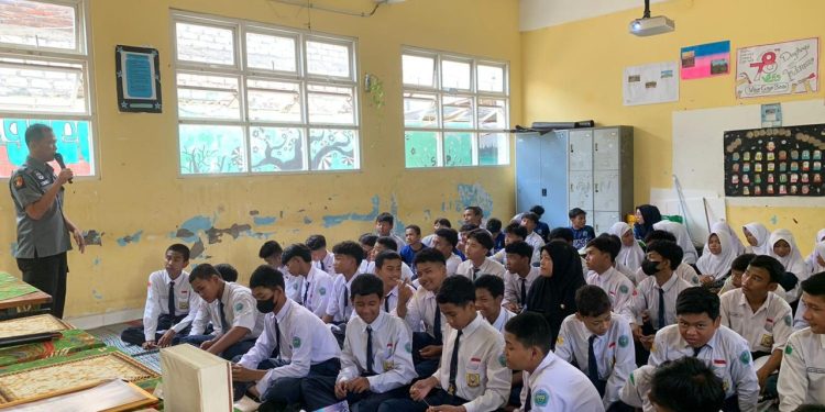 Cegah Peredaran Narkoba, Polres Pelabuhan Tanjungperak Gelar Sosialisasi di Sekolah