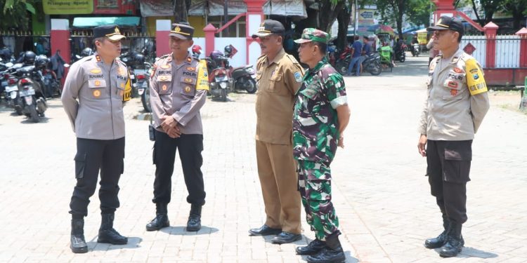 Kapolres Nganjuk Kunjungi seluruh PPK Pastikan Penghitungan Suara Aman dan Lancar