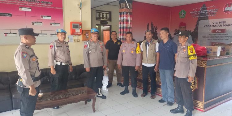 Kasubsatgas Propam Pengawasan dan Pengecekan Personil Polres Tabanan dalam rangka OMB Agung 2023-2024 Tahap Hitung Suara Pemilu Serentak.