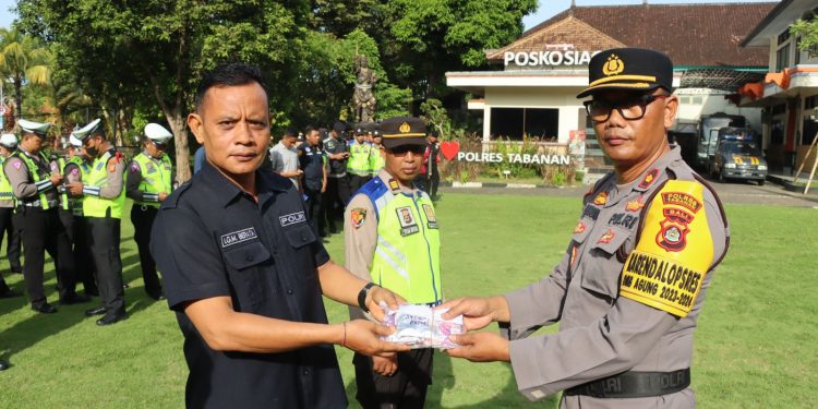 Kasatgas Preemtif Pimpin Apel Personil OMB tahap Rekap Hitung ” Monitor Setiap Perkembangan Kamtibmas “.