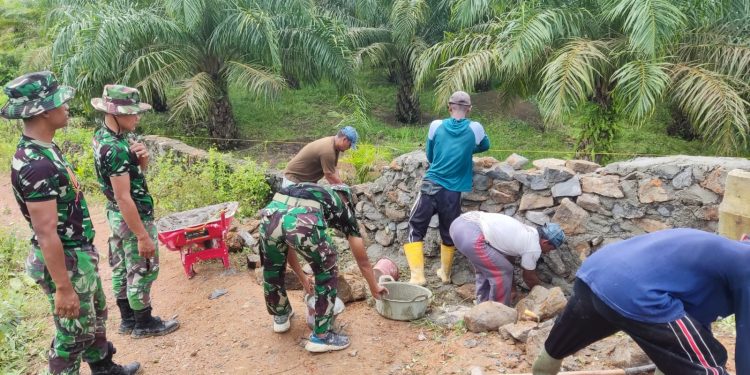 Satgas TMMD Kodim 0426/Tulang Bawang, Soliditas dalam Pembangunan Tanggul Jembatan