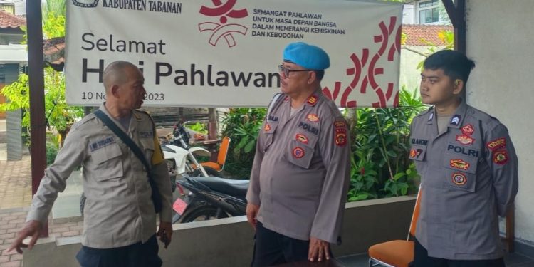 Kasubsatgas Propam Pengecekan Personil Polres Tabanan dalam rangka OMB Agung 2023-2024 Tahap Hitung Suara Pemilu 2024.