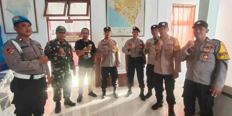 Pengamanan Pleno PPK, Kapolsek Seltim Kerahkan Personil OMB 2024 Polres Tabanan untuk Selalu Berikan Pengamanan Maksimal Dalam Setiap Taha Hitung bersinergi dengan Bawaslu & PPK kecamatan