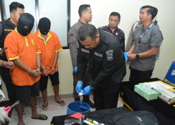 NARKOTIKA JENIS SABU SEBERAT 344.2 GRAM DIMUSNAHKAN OLEH DITRESNARKOBA POLDA KEPRI