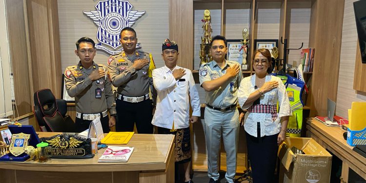Kaupt Samsat Tabanan Bersama Kasat Lantas Ikuti Zoom Meeting Korlantas Polri
