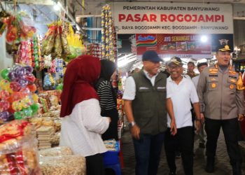 Bersama Satgas Pangan, Kapolresta Banyuwangi Sidak Pasar Cek Ketersediaan dan Harga Beras