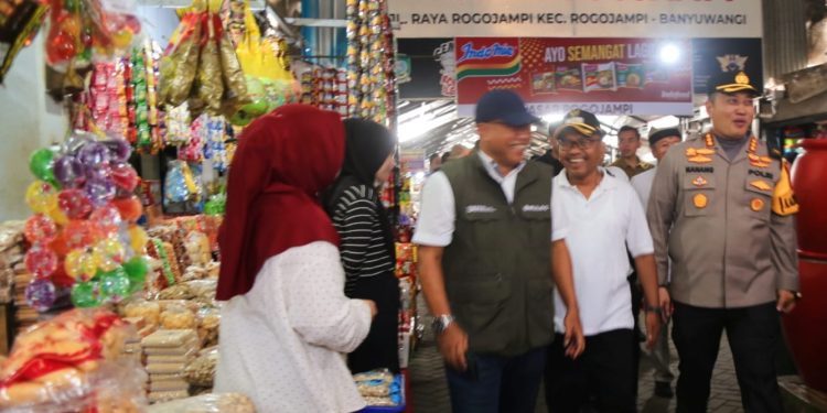Bersama Satgas Pangan, Kapolresta Banyuwangi Sidak Pasar Cek Ketersediaan dan Harga Beras