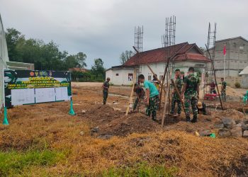 TMMD Ke-119 Kodim 0426/Tulang Bawang Lanjutkan Pengecoran Sumur Desa Sungai Badak