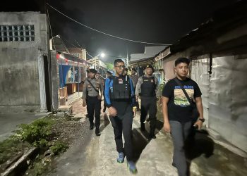 Kapolres Situbondo AKBP Dwi Sumrahadi Rakhmanto saat melakukan penggerebekan di eks lokalisasi Gunung Sampan (GS) di Desa Kotakan, Kecamatan kota, Situbondo.