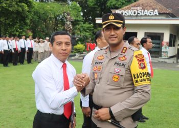 Apel Jam Pimpinan, Kapolres Tabanan Berikan Penghargaan Personil yang Berprestasi