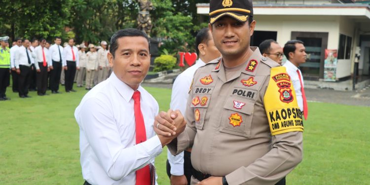 Apel Jam Pimpinan, Kapolres Tabanan Berikan Penghargaan Personil yang Berprestasi