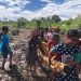 Satgas TMMD Kodim 0426/Tulang Bawang Bersama Anak-anak Sungai Badak Kumpulkan Kayu untuk Pembangunan Talud