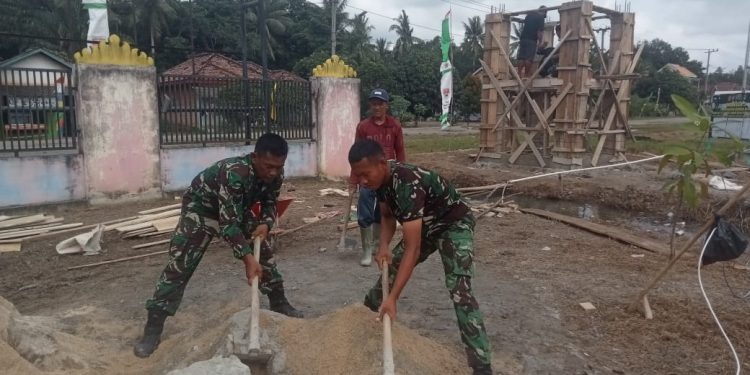 Keteguhan Satgas TMMD Kodim 0426/Tulang Bawang Meski Terlihat Letih dalam Persiapan Adukan Cor
