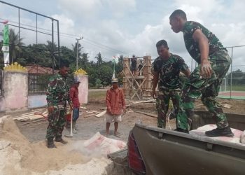 Satgas TMMD Kodim 0426/Tulang Bawang Persiapkan Bahan Cor untuk Pembuatan Tiang Bak Penampungan Air Bersih