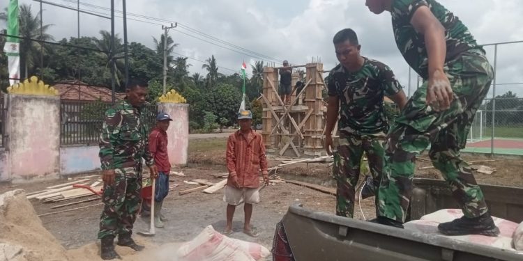 Satgas TMMD Kodim 0426/Tulang Bawang Persiapkan Bahan Cor untuk Pembuatan Tiang Bak Penampungan Air Bersih
