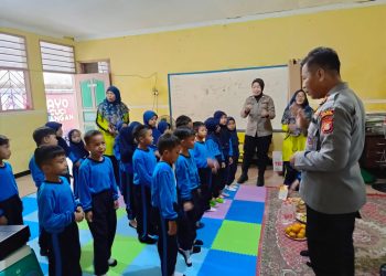 Ajarkan Sejak Dini, Personel Polsek Cengkareng Beri Edukasi Para Siswa TK RA Tarbiyatun Nufus