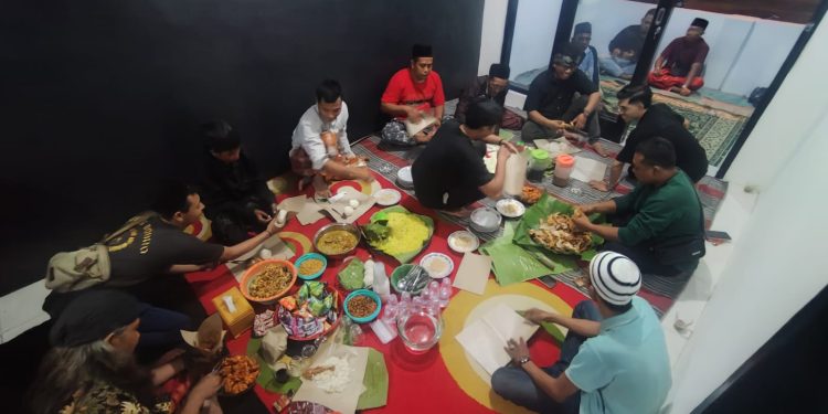 Mas Deni Lounchiengkan Warkop Simbol Logo Bukan Cafe Pecandu Kopi, Melainkan Tempat Mencari Inspirasi