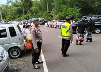 Kapolsek Penebel Pimpin Pengamanan Upacara Pujawali Di Pura Luhur Batukau