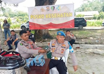 Dokkes Polres Tulang Bawang Barat Periksa Kesehatan Petugas Pengamanan Rapat Pleno KPU.