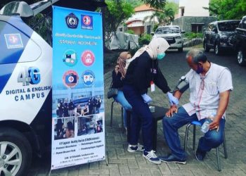 Apresiasi atas suksesnya pelaksanaan Pemilu 2024 di Kota Kediri, Mahasiswa IIK STRADA Kediri Gelar Bakti Kesehatan