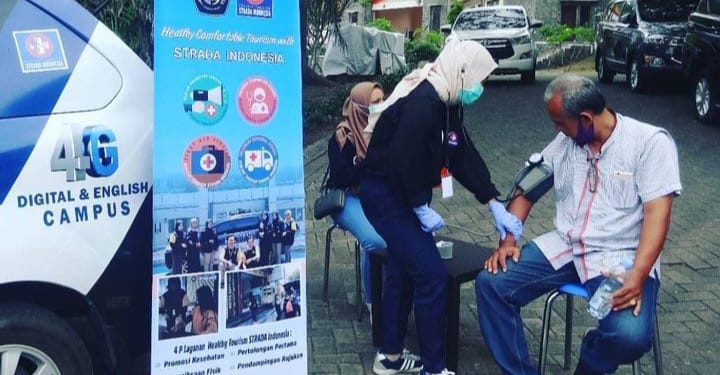 Apresiasi atas suksesnya pelaksanaan Pemilu 2024 di Kota Kediri, Mahasiswa IIK STRADA Kediri Gelar Bakti Kesehatan