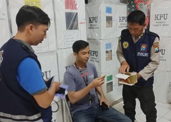 Polres Pamekasan Beri Layanan Kesehatan Gratis Bagi Petugas KPPS