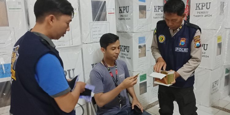 Polres Pamekasan Beri Layanan Kesehatan Gratis Bagi Petugas KPPS