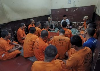Tingkatkan Keimanan, Polisi Berikan Bimbingan Rohani Kepada Tahanan di Polres Tulungagung