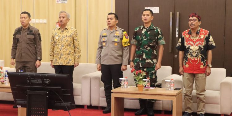 Kapolres Nganjuk Hadir di Rapat Pleno Guna Pastikan Pelaksanaan Proses Penghitungan Suara Tingkat Kabupaten Aman