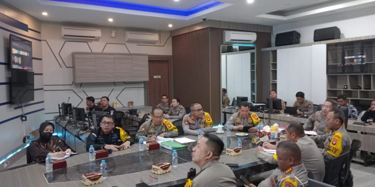 Pimpin Rapat Operasi Mantap Brata Kapuas 2024, Wakapolda Berikan Penekanan Kepada Seluruh Kasatgas Melalui Zoom Meeting