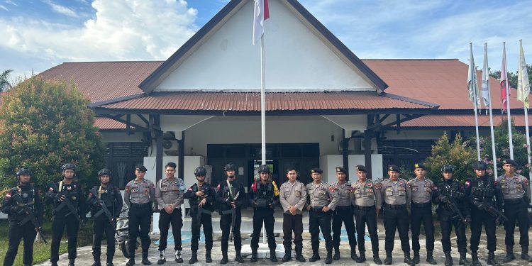 Polres Sekadau dan BKO Brimob Patroli Skala Besar Dalam Cipta Kondisi Pasca Pemilu 2024