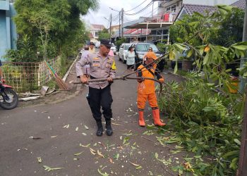 Kerja Bakti Bersama 3 Pilar, Polsek Kalideres Jakarta Barat Bersihkan Lingkungan