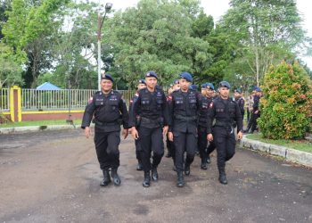 Satgas OMB Kapuas Polda Kalbar Turunkankan 2 SST Pasukan Gabungan Satbrimob Dan Ditsamapta Guna Amankan Rapat Pleno Terbuka Tingkat Kabupaten Kubu Raya