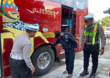 Pastikan Keamanan Dan Keselamatan Giat Stady Tour TK Bayangkari Kanit Kamsel Cek Kondisi Kendaraan dan Himbau Sopir Bus