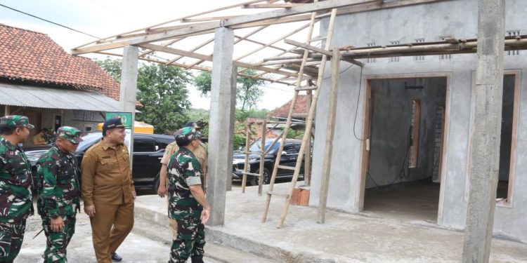 Dandim 0808/Blitar Dampingi Tim Wasev Tinjau Sasaran TMMD ke-119 TA.2024 di Wilayah Kabupaten Blitar