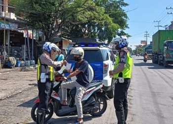 Unit Turjagwali Satlantas Polres Kediri Lakukan Patroli Pada Jalur Rawan Kecelakaan dan Kemacetan Dalam Operasi Keselamatan Semeru 2024