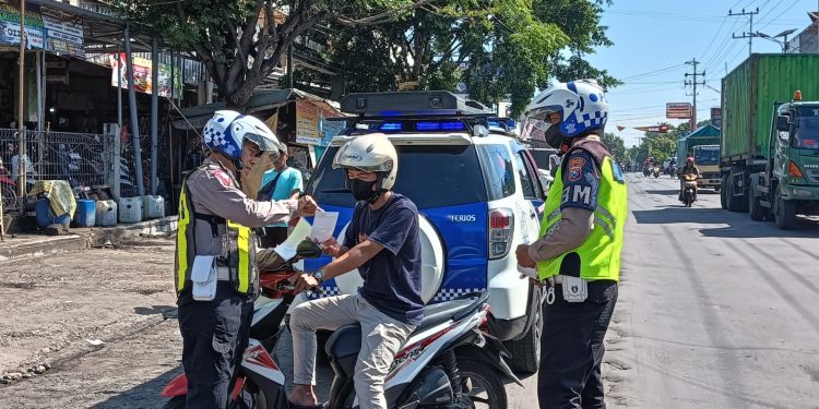 Unit Turjagwali Satlantas Polres Kediri Lakukan Patroli Pada Jalur Rawan Kecelakaan dan Kemacetan Dalam Operasi Keselamatan Semeru 2024