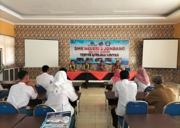 Polres Jombang Berkolaborasi dengan Guru, Edukasi Keselamatan Berlalu lintas Kepada Pelajar