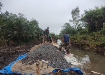Pastikan Material Pembangunan Jembatan di Desa Sungai Badak Cukup Untuk Lelancaran Pembangunan Jembatan