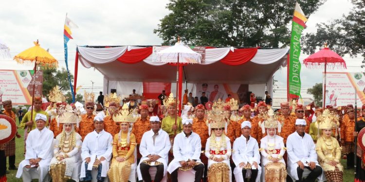 Pangeran Satria Angkasa Gelar Kehormatan Danlanud BNY dari Masyarakat Adat Lampung