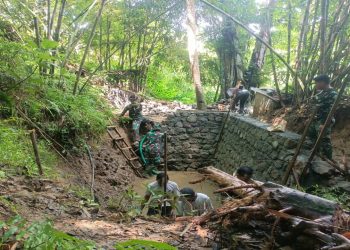 Kebut Pembangunan Mata Air Dusun Caren Wonotirto