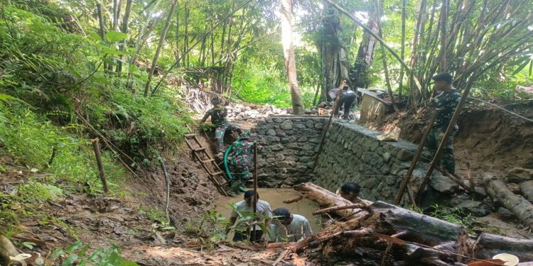Kebut Pembangunan Mata Air Dusun Caren Wonotirto