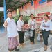 Kaupt Samsat Tabanan Peduli Bagikan Daging Menjelang Hari Raya Kepada Staf