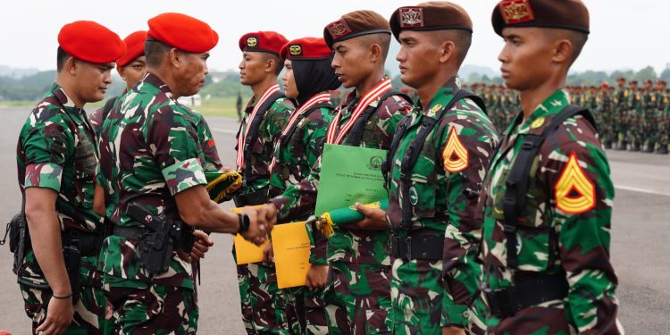 Penutupan Latihan Para Dasar dan Wing Day Taruna Tk IV/Sermatutar