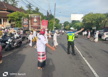 Berikan Rasa Aman Saat Persembahyangan Hari Raya Kuningan, Polres Tabanan Terjunkan Puluhan Personil