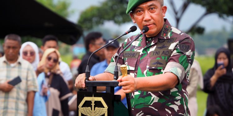 Wing Day Taruna Tk IV Sermatutar, Gubernur Akmil beserta Ibu Novita Wisnu Graha Bangga.