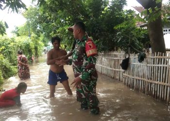 Akibat Diguyur Hujan Deras Seharian Dusun Gumok Utara Desa Gelung Kecamatan Panarukan Kabupaten Situbondo Rumah Warga Dan Sawah Warga Tergenang Banjir.