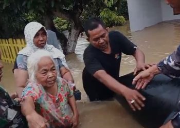 Gerak Cepat, Polisi bersama TNI dan BPBD Evakuasi Ribuan Warga Terdampak Banjir di Bangkalan
